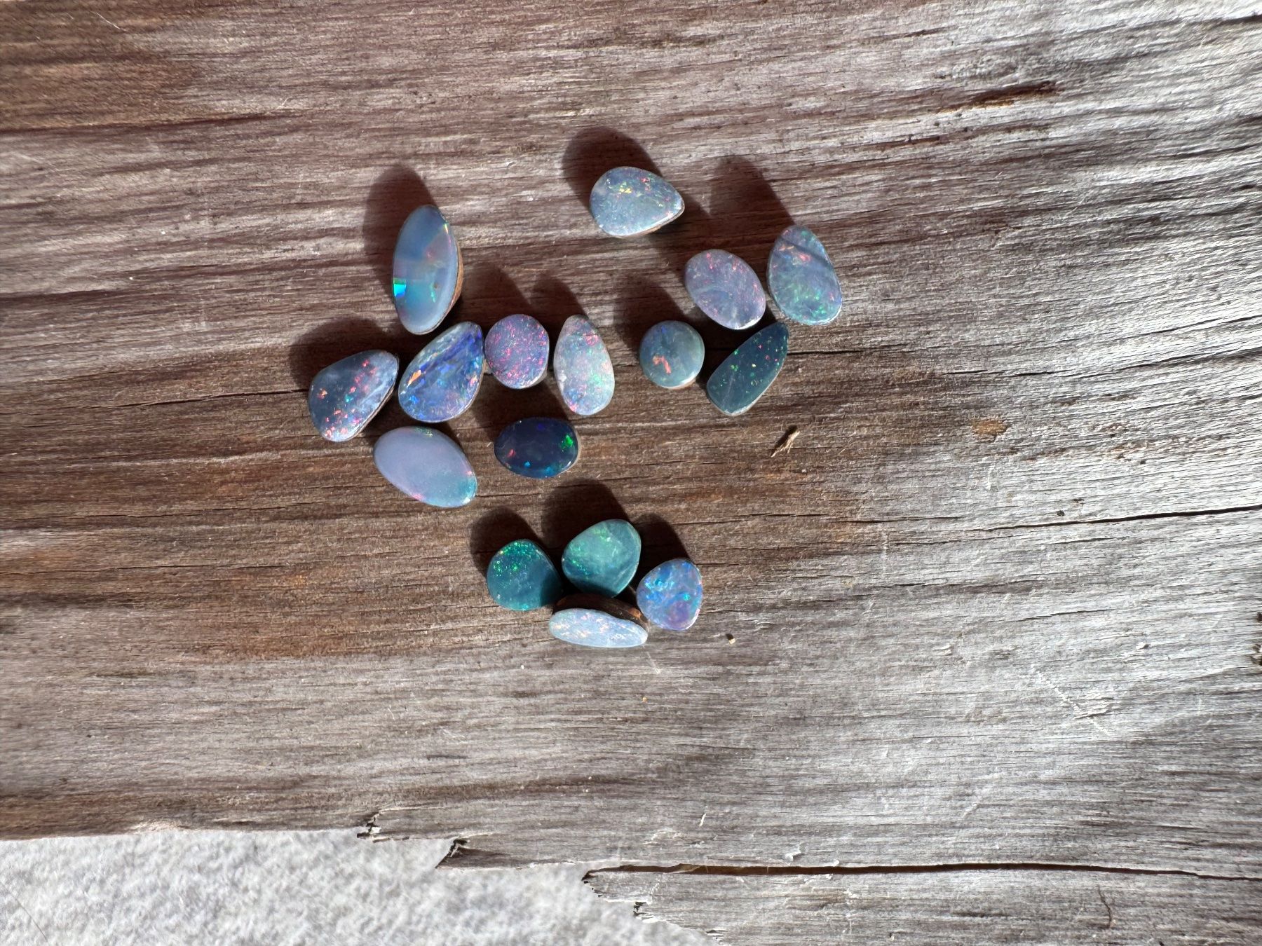 Fossili: 16 x  Opal Cabochons winzig!  echt! DOUBLET   aus Australien – Nuovo e nell'imballaggio originale da Leuggern venduto da gemshow 8