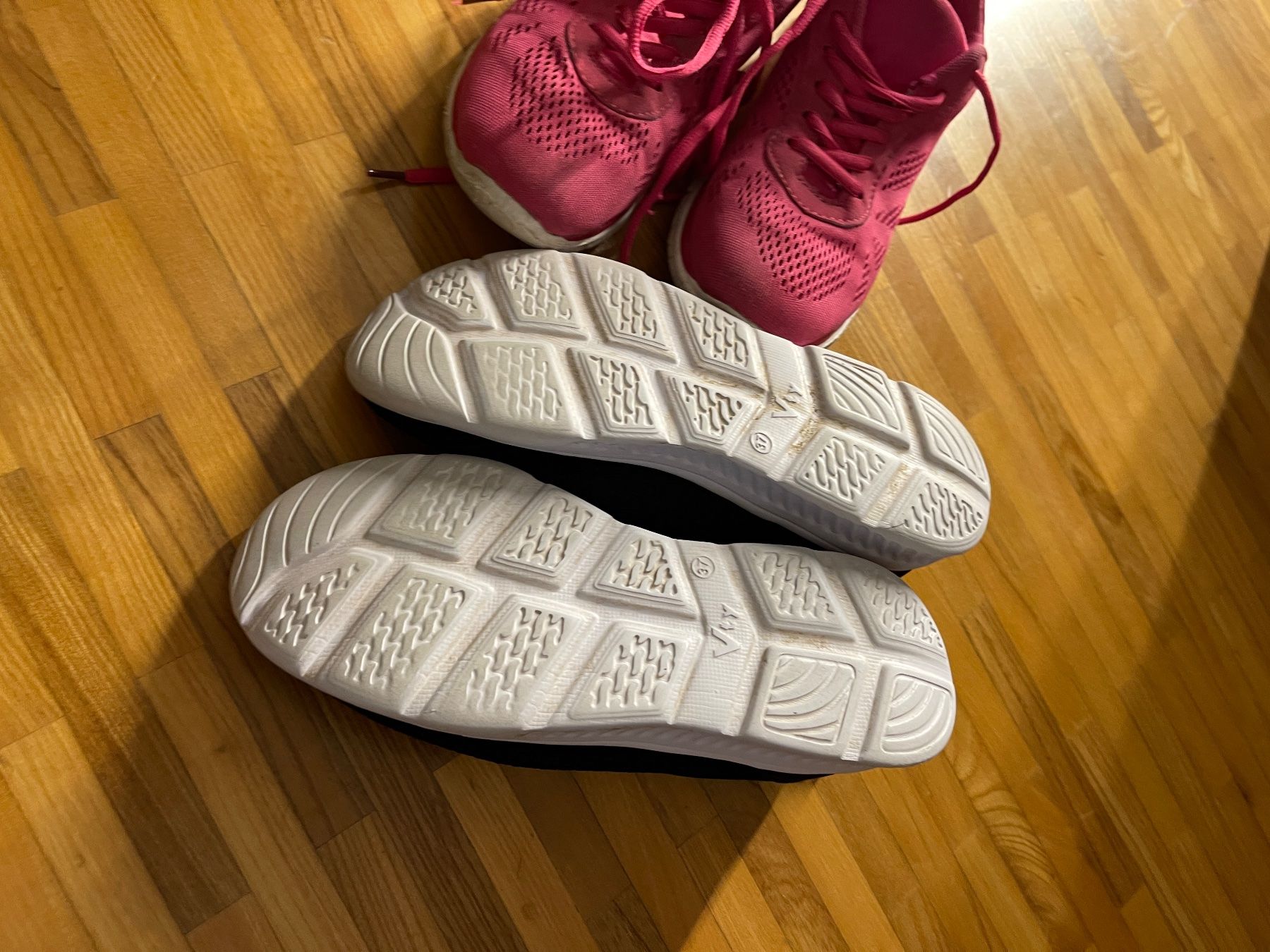 Turnschuhe (Gebraucht) in Kloten für CHF – nur Abholung auf