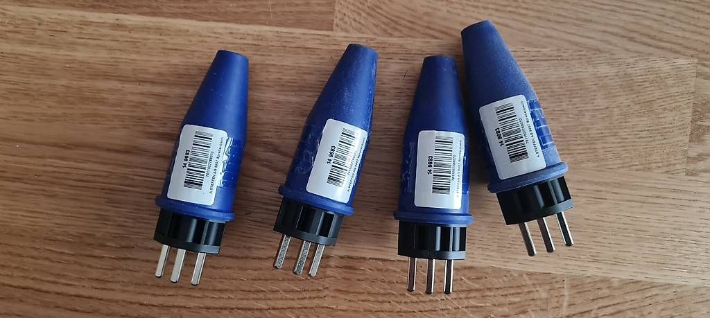 Spine: Set de 4 prises électriques  – Usato da lausanne venduto da boggio 2