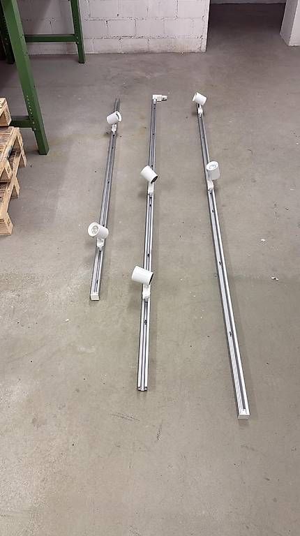 Lustres & lampes de plafonds: Schienensystem mit 10 Spots – D'occasion à Wallenwil par nathi_sommer