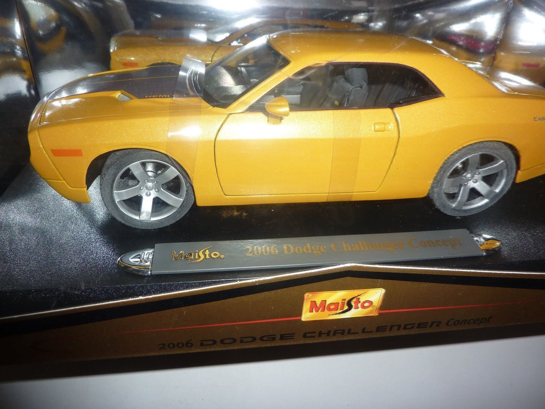 Maisto Modellini d'auto: DODGE CHALLENGER 2006 – Nuovo e nell'imballaggio originale da Balsthal venduto da bouteliee