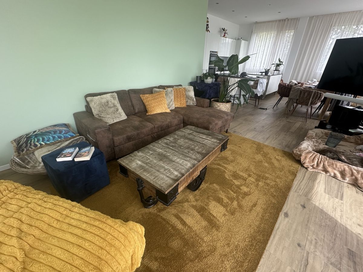Divani: Grosses Ecksofa mit Schlaffunktion – Usato da Hünenberg See venduto da misterblee