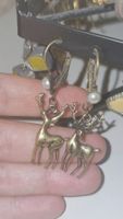 Boucles d'oreilles cerf bronze et perle. Taille unique.