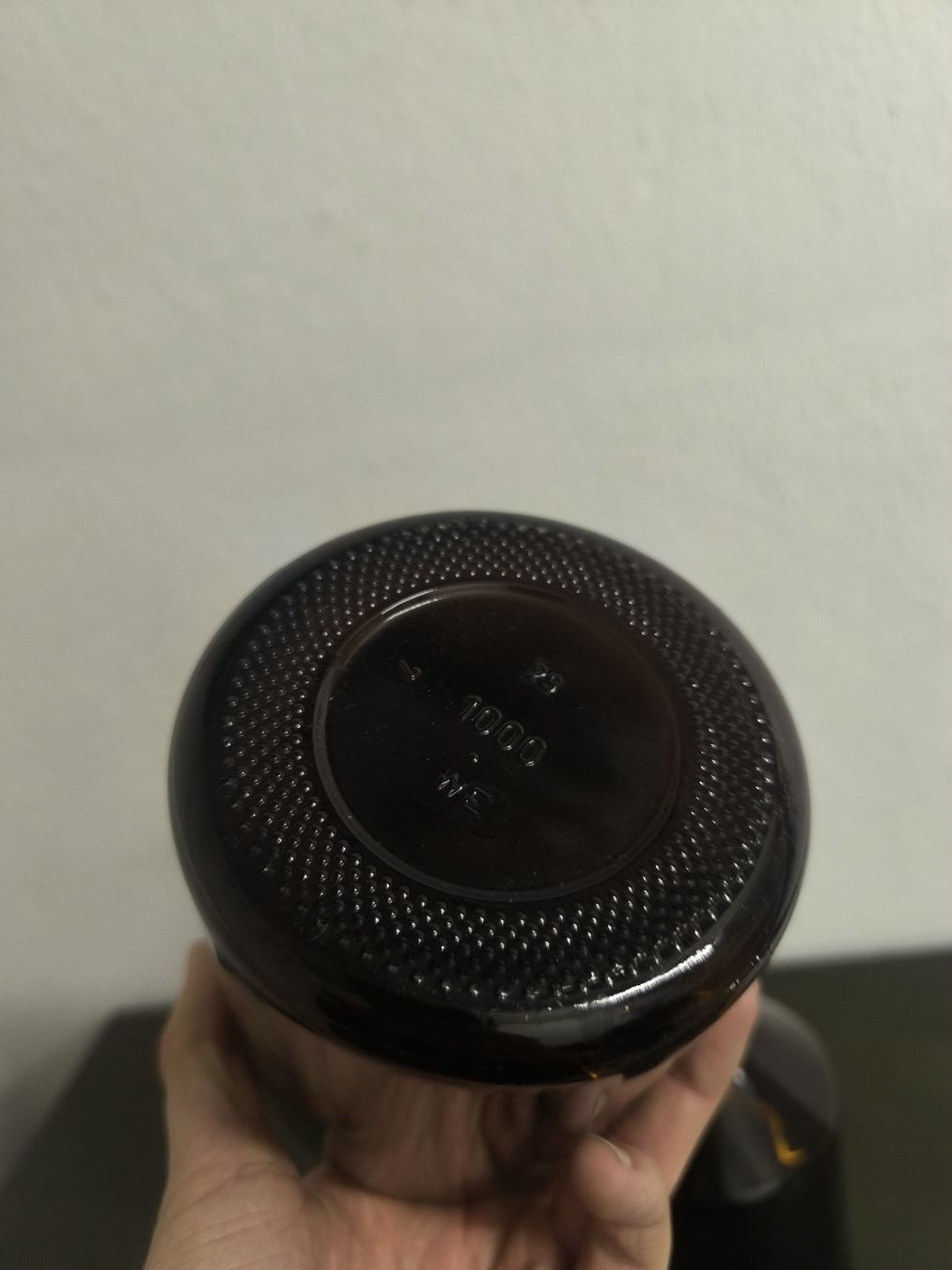 Accessori da laboratorio: Dunkle Glasflaschen mit schwarzem Verschluss – Usato da Zürich venduto da domi_nic1208 3