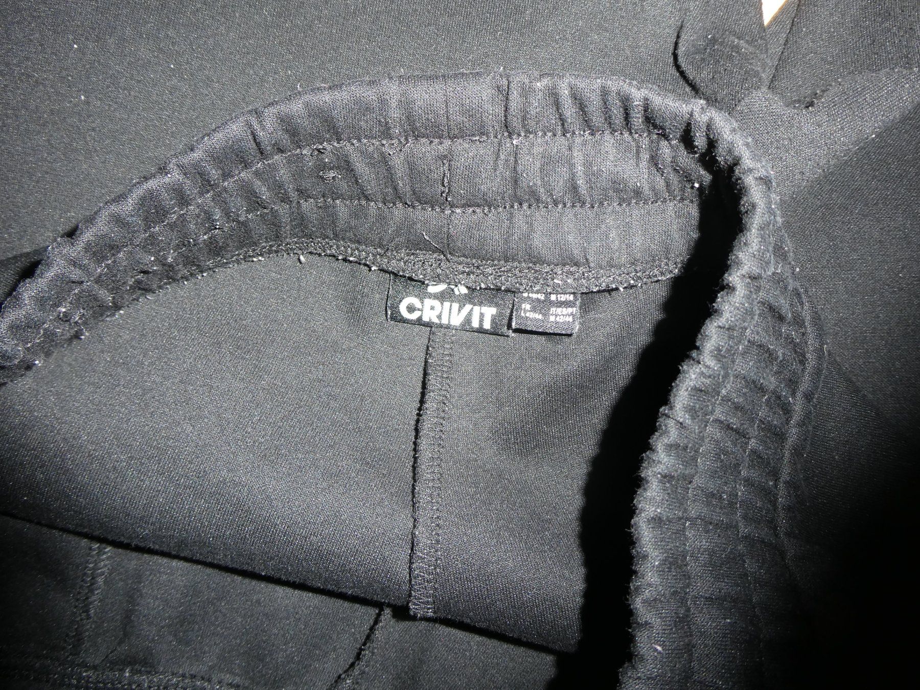 Pantaloni: Schwarze Trainingshose Gr. M – Usato da Mels venduto da KOSL 5