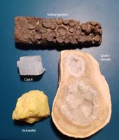 Mineraliensammlung im Holz-Setzkasten