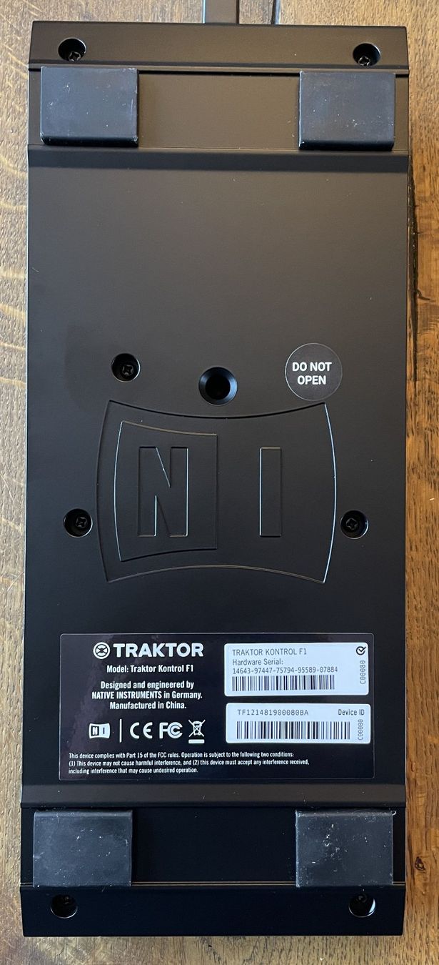 Native Instruments Console di mixaggio: Native Instruments Traktor Kontrol F1 – DJ Controller – Usato da Uttwil venduto da SpeedJohn 2