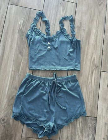 TOP UND SHORTS UNGETRAGEN GRÖSSE S