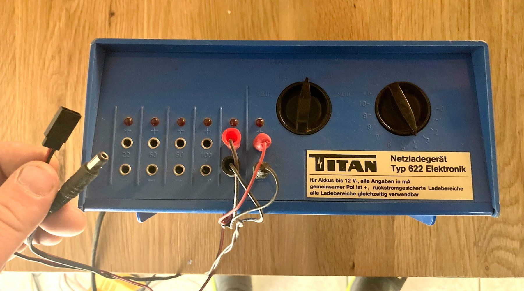 Batterie, Caricabatterie & Alimentatori: Chargeur titan type 622 – Usato da Lausanne venduto da Techobby
