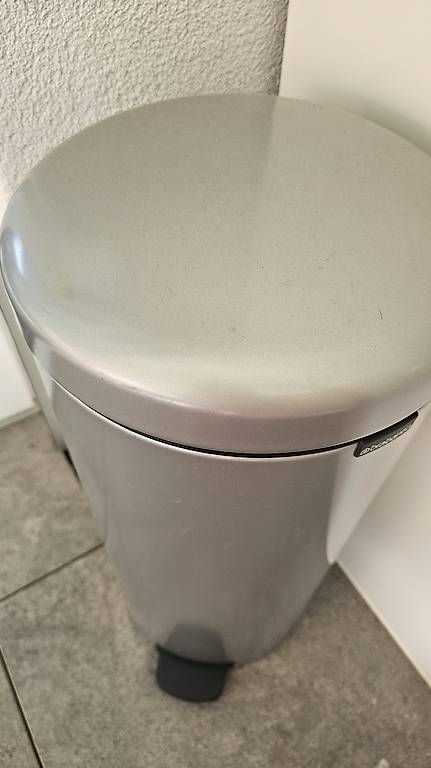 Cestini per rifiuti: Brabantia Treteimer/Abfalleimer Silber 30 Liter – Usato da Kreuzlingen venduto da nilguen 1