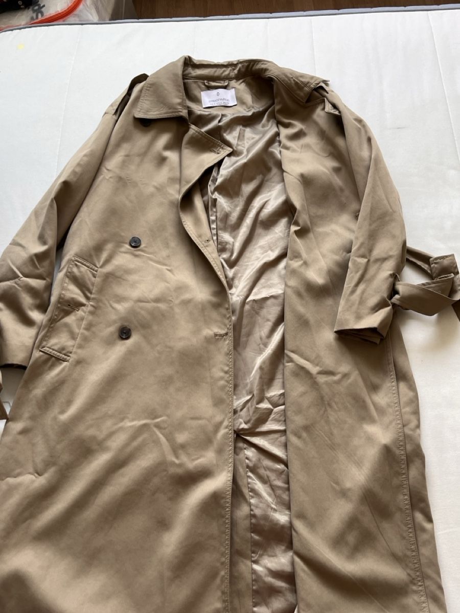 Stradivarius Cappotti: Trenchcoat beige – Usato da Aigle venduto da cla_dd9s