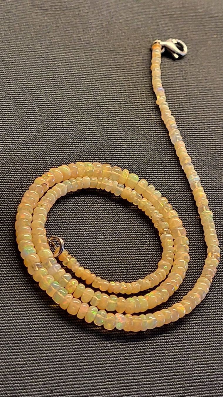 Ketten: Feine Opal-Kette mit Silber-Verschluss – Gebraucht aus Basel von spinne02