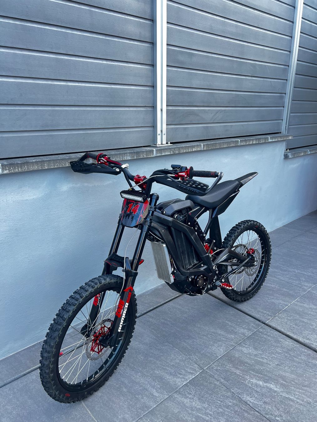Sur-Ron Enduro: Surron Light bee modifier – Nuovo (secondo la descrizione) da Corsier GE venduto da lya_shf5