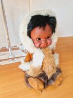 PUPPE MIT ECHT FELL KLEIDUNG ZUR DEKORATION TOP