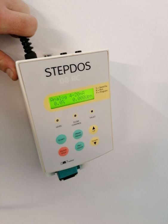 Accessori da laboratorio: KNF Stepdos 08 RC - Membranpumpe – Usato da Niederdorf venduto da LeptonAG_Labor 1
