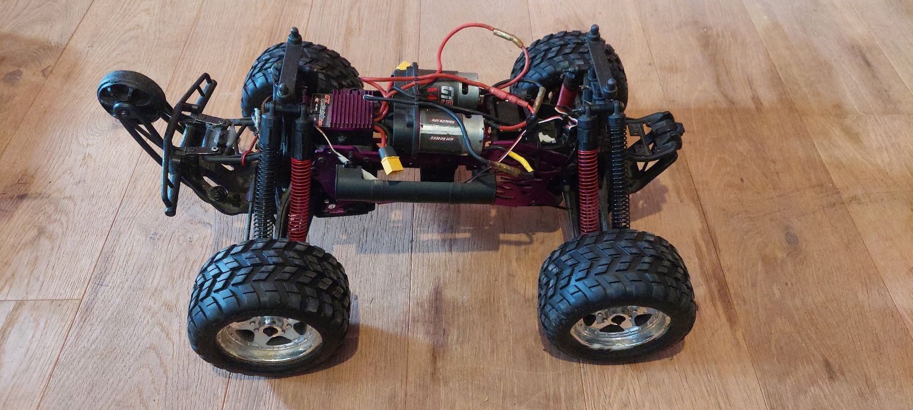 HPI Modellismo RC: HPI E-Savage / E-Zilla 1:10 RC + viele Ersatzteile – Usato da Fischenthal venduto da Roku90 4