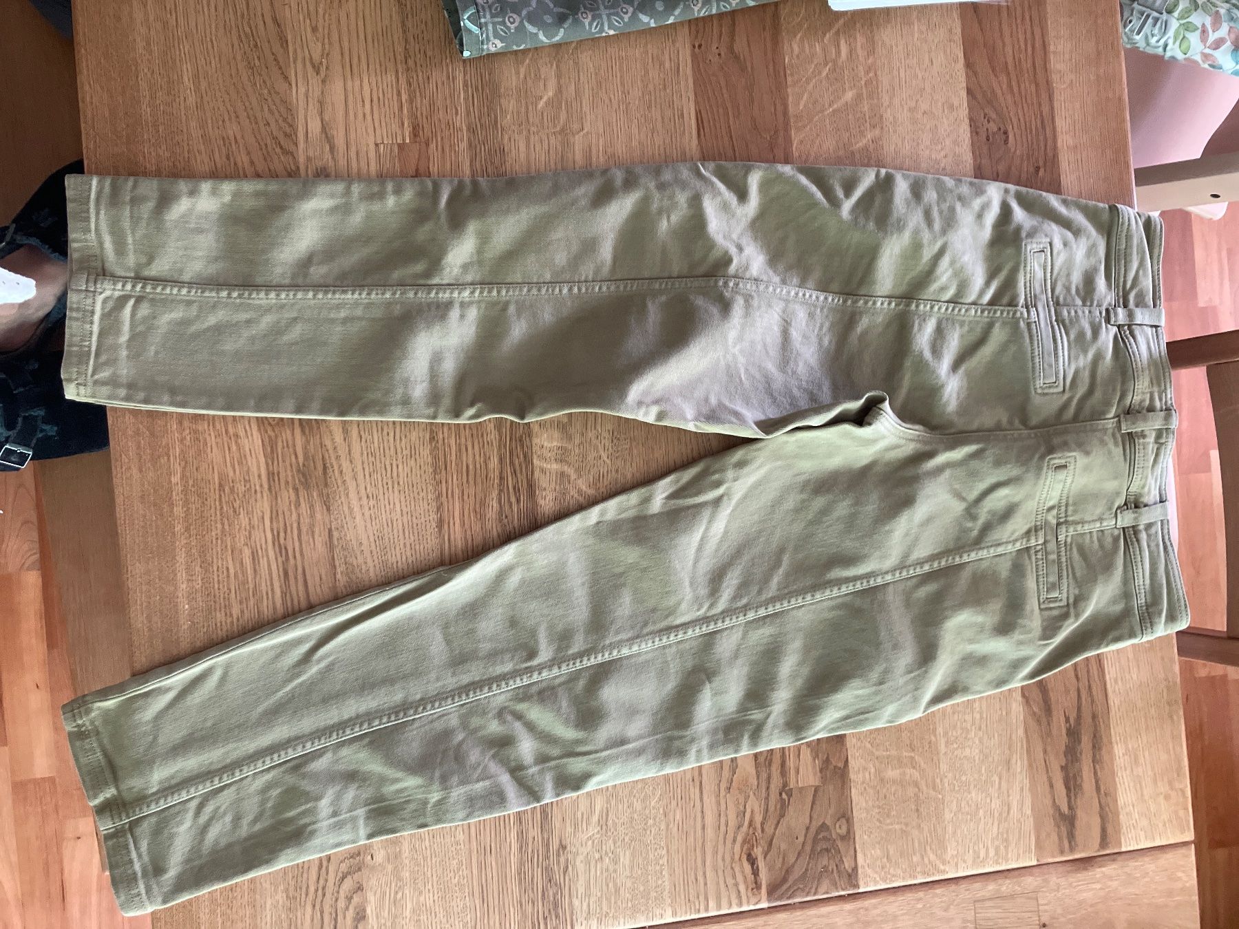 Sezane Pantaloni: Khakifarbene Stoffhose – Usato da Zollikerberg venduto da Nwahl 4