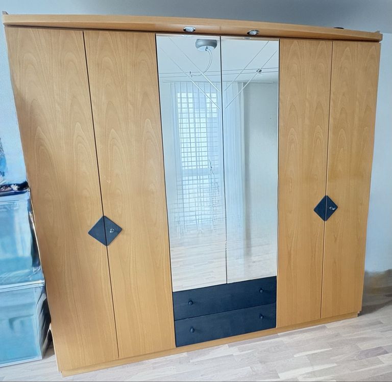 Kleiderschrank 6 Turig Mit Spiegel 1
