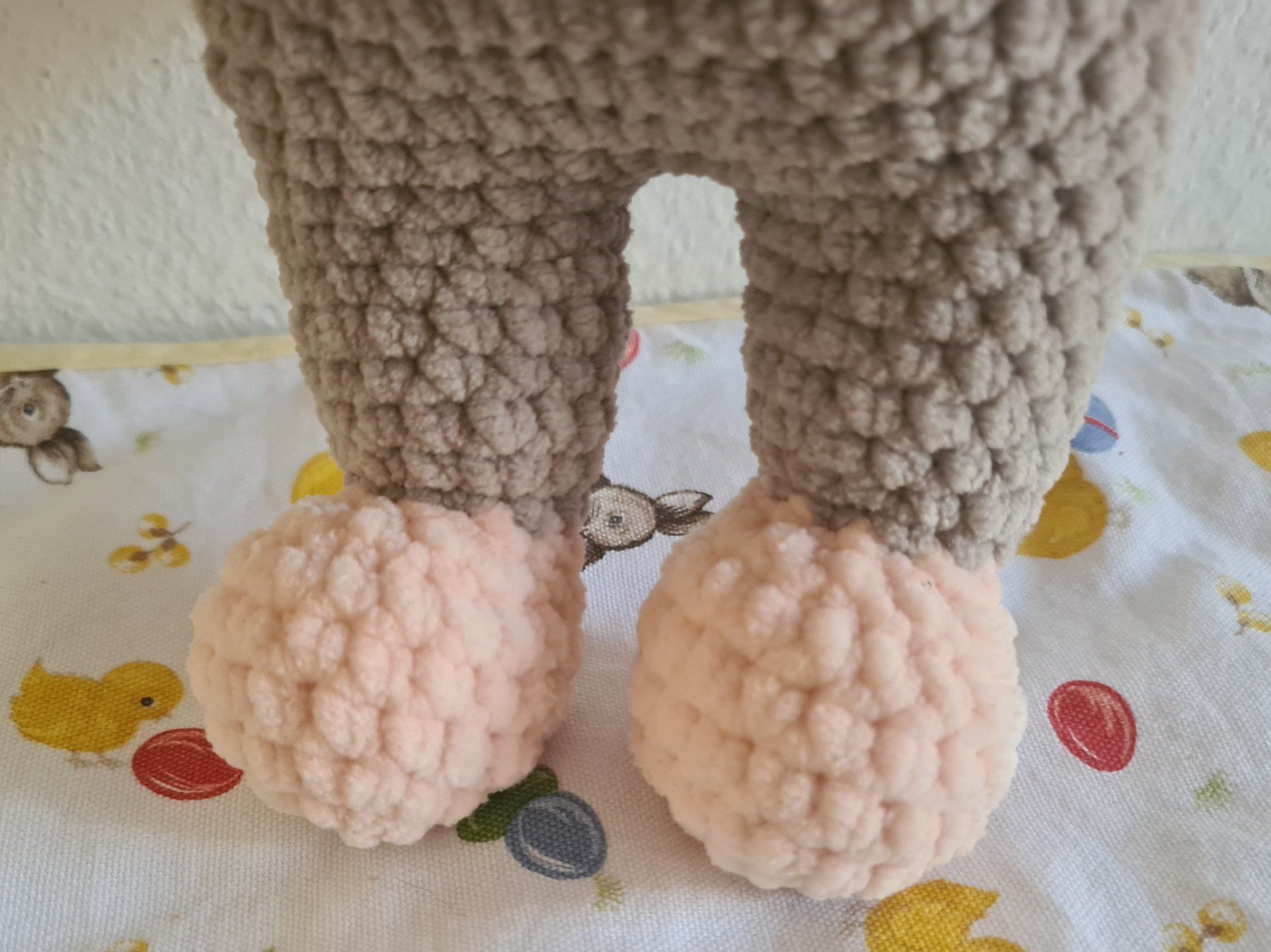Spielzeuge: Herziges gehäkeltes Nilpferd mit Tutu 33 cm hoch – Gebraucht aus Winterthur von bibummi 5