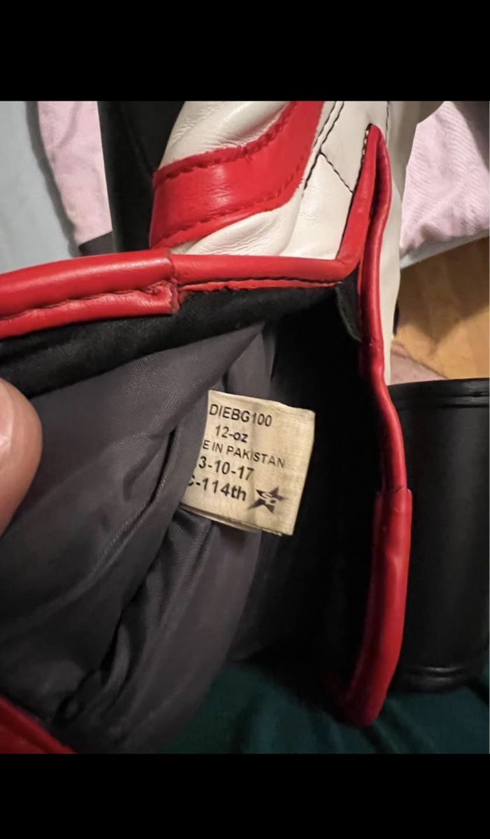 Gants & mitaines :  Boxhandschuhe – D'occasion à Muttenz par Michugee97 2