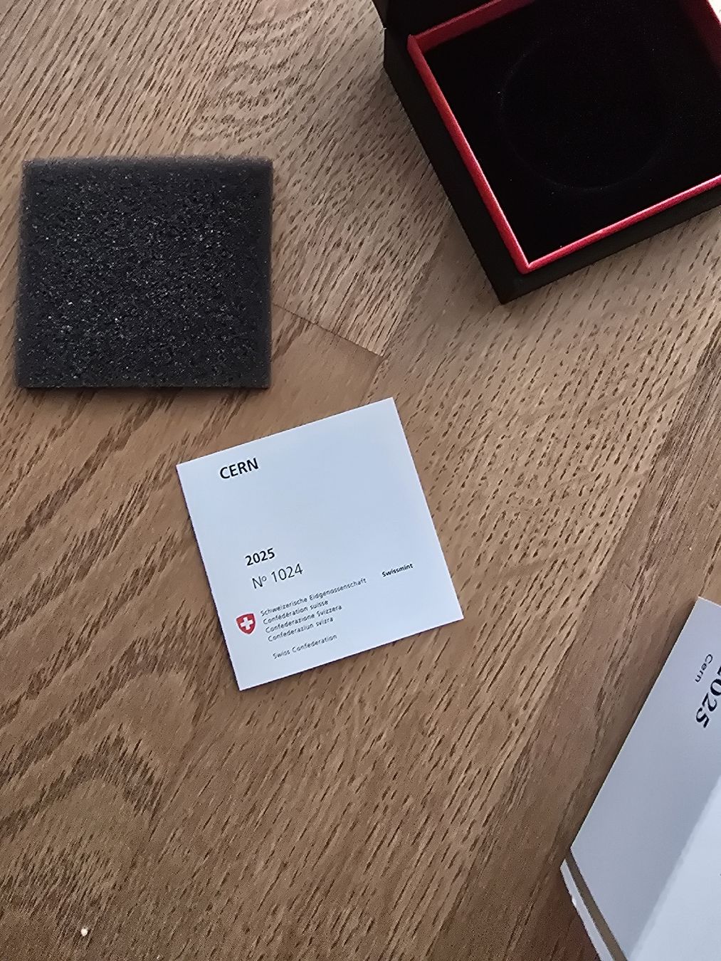 Tutti le monete: Swissmint Cern - Flan bruni – Nuovo e nell'imballaggio originale da La Tour-de-Peilz venduto da zugM 4