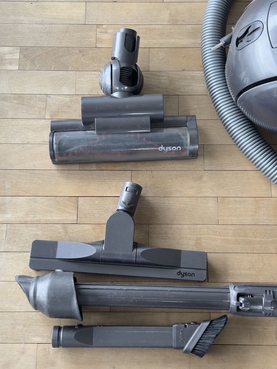Dyson Staubsauger & Zubehör: Dyson Ball DC37 animal complete + Triggerhead Staubsauger – Gebraucht aus Kriens von  3