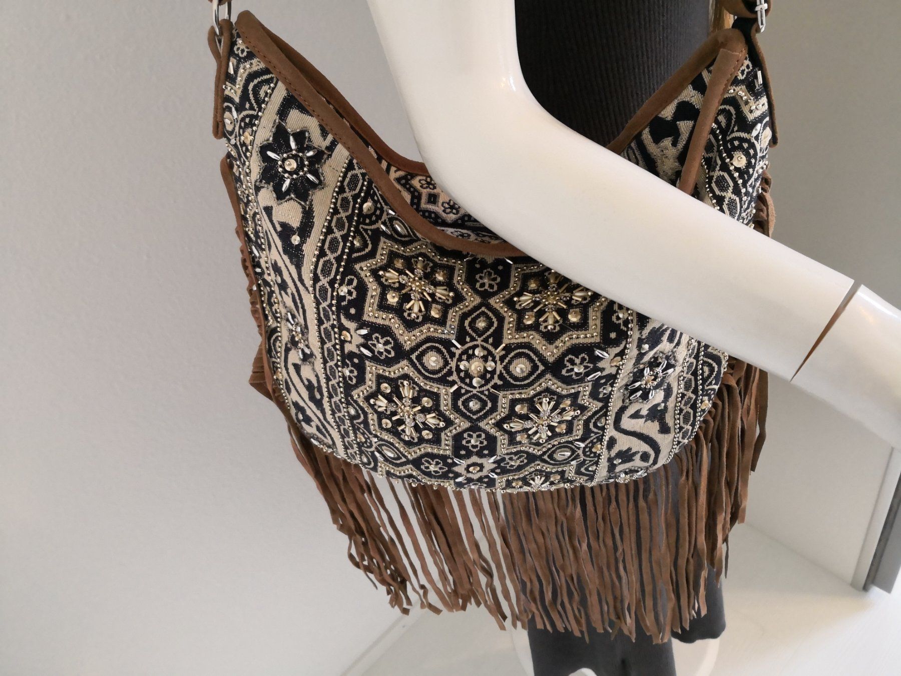 Taschen für Damen: ACCESSORIZE TASCHE MIT FRANSEN & PERLEN & PAILLETTEN – Neu (gemäss Beschreibung) aus Olten von Naja-Twins-Twins 2