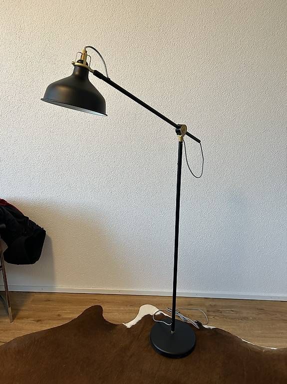 Lampes: Stehlampe schwarz IKEA – D'occasion à Regensdorf par rob_c7xr