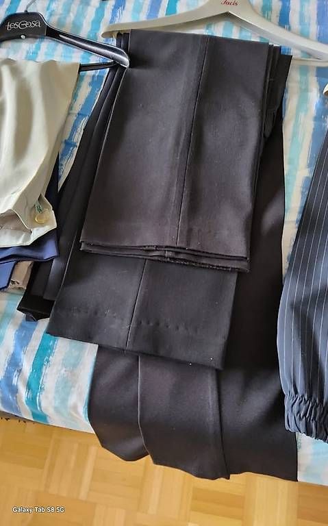 Pantaloni: Pantaloni donna taglia S e M – Usato da Cadro venduto da Inuit71 2