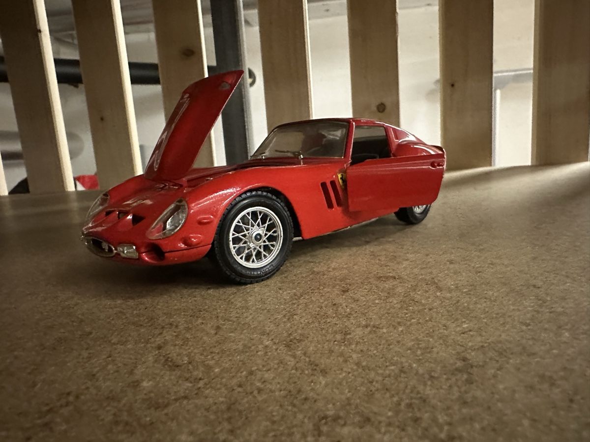 Bburago Modellautos: Ferrari 250 GTO Modellauto, rot – Gebraucht aus Zürich von ner_j6xn 1