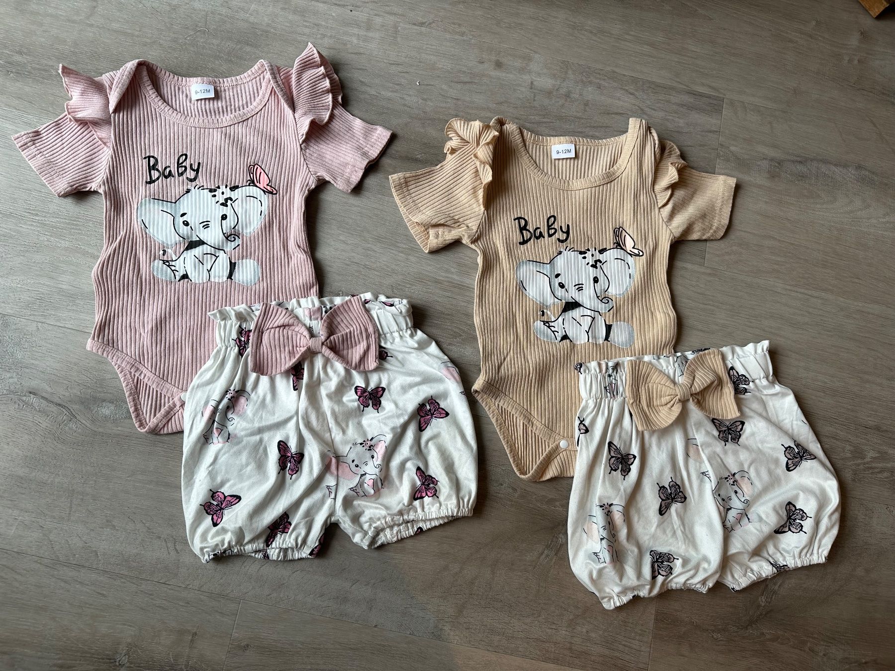 Lotti & Set di vestiti: Süsses Mädchen Zwillinge Set, 9-12M – Usato da Seuzach venduto da Leli.91