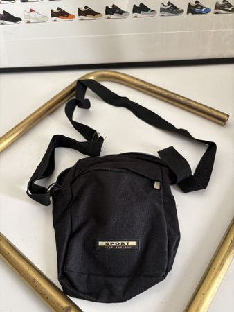 Sac bandoulière noir unisexe, parfait pour l'été!