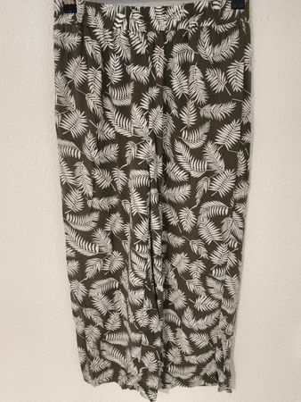 Sommerhose von Chicoree Gr. S Blätterprint, leicht & luftig!