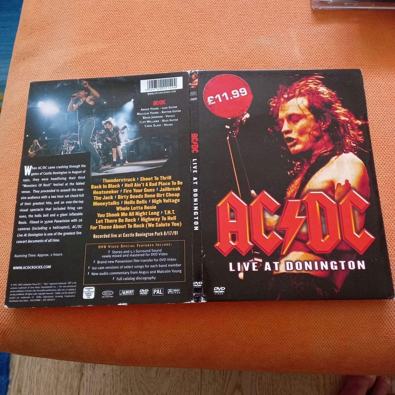 Tutti i DVDs: Ac/dc - Live...(dvd) – Usato da St-Cergue venduto da VeganWarrior