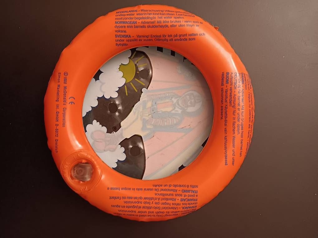 Mc Donald's Giocattoli: McDonald's freesbee gonflable vintage 1988 – Usato da Lausanne venduto da Grabock 2