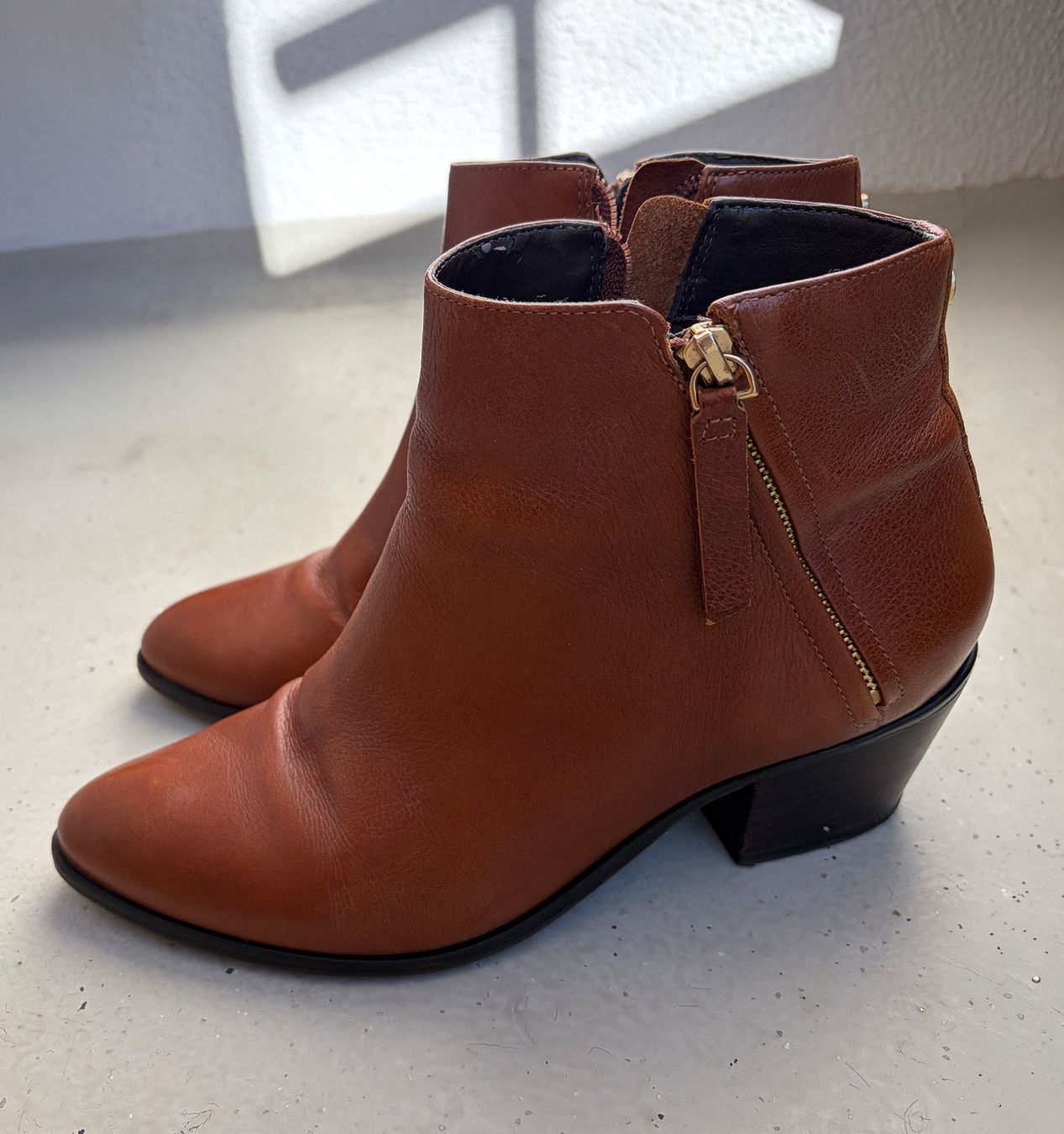 Dune London Chaussures femmes: Dune Stiefeletten Grösse 41 – D'occasion à Zürich par mint02