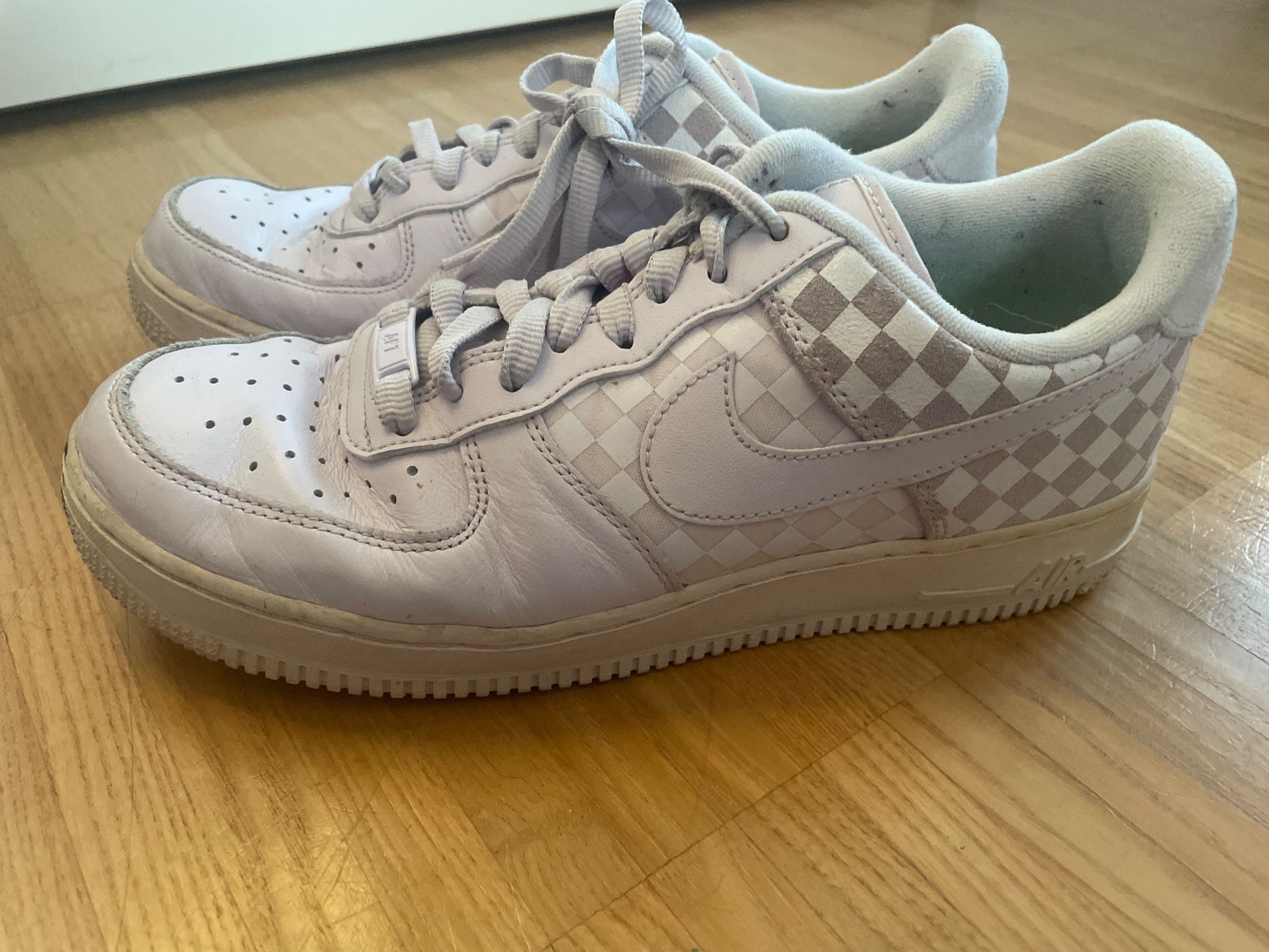Nike Scarpe da uomo: Air Force Lila Schachoptik – Usato da Männedorf venduto da ali_5krk 1