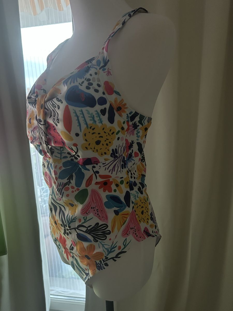 Costumi da bagno & Bikini: Sommerlicher Badeanzug mit Blumenmuster, Grösse L – Nuovo e nell'imballaggio originale da Bettlach venduto da Aresdiego 1