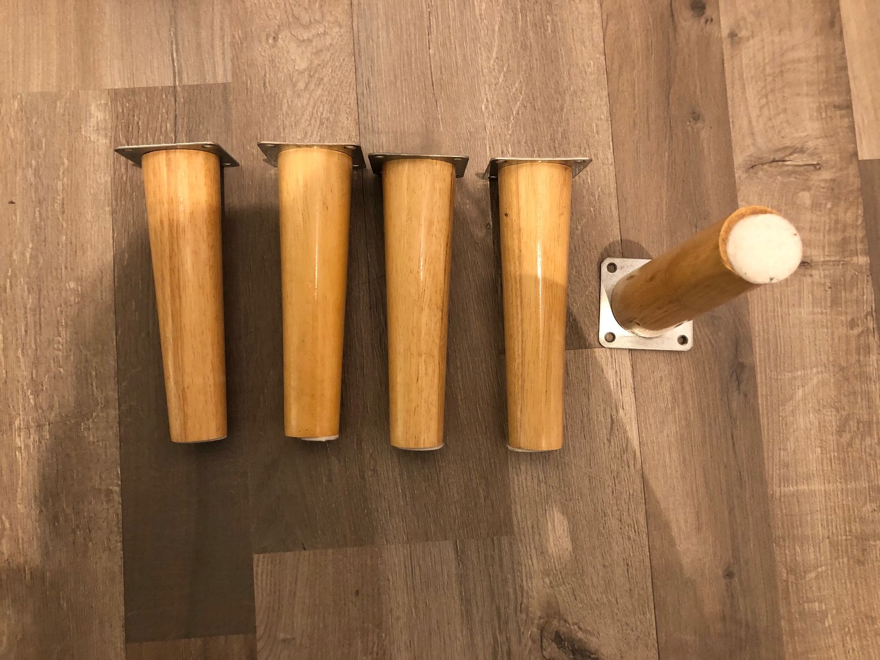 Sonstiges Mobiliar: Möbelfüsse aus Holz, konisch – Gebraucht aus Rüti ZH von Jasna89
