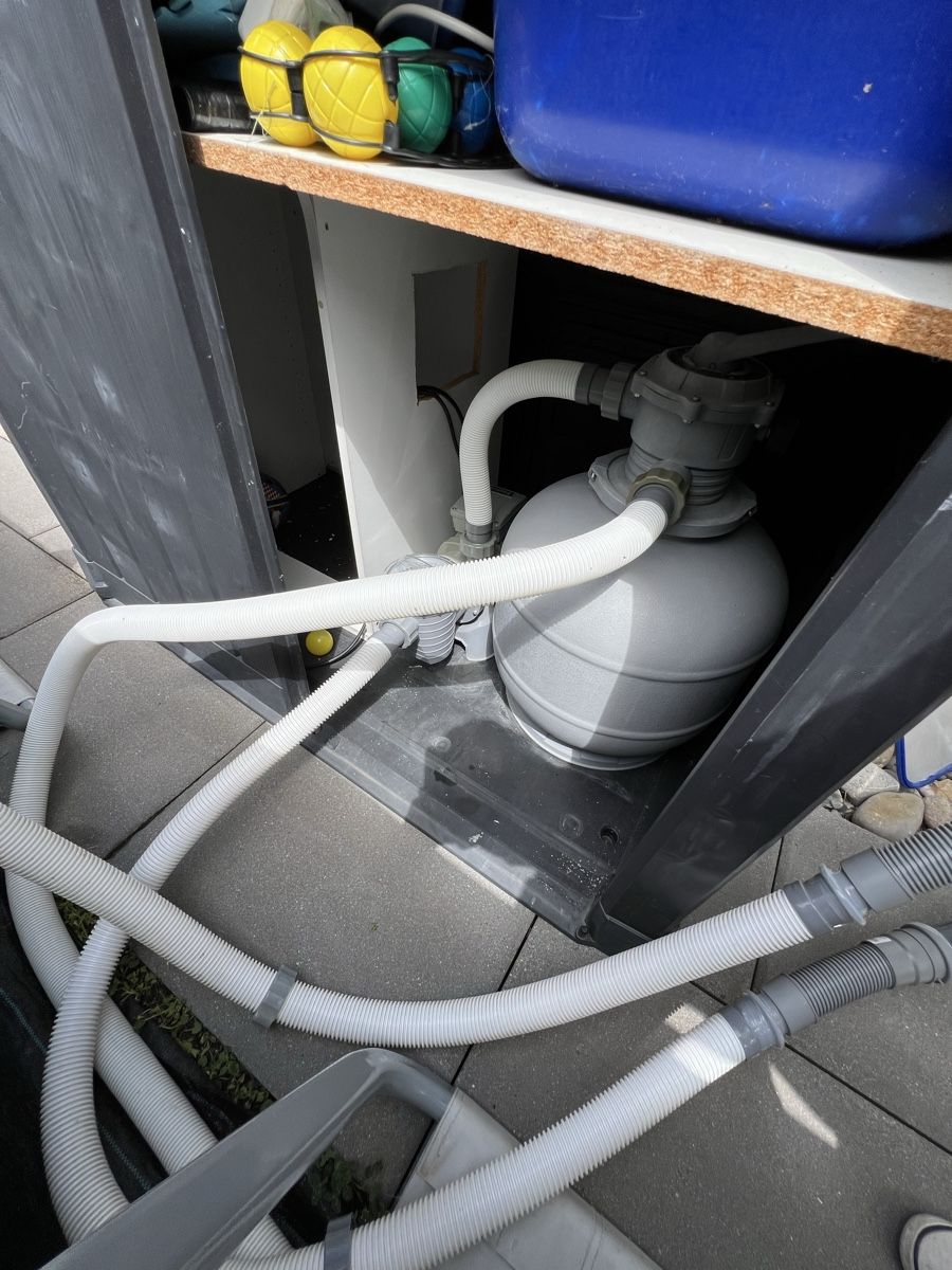 Radiatori: Pool Wärmepumpe 12kW Profi + Pool GRATIS – Usato da Pratteln venduto da Ugarlesheim 6