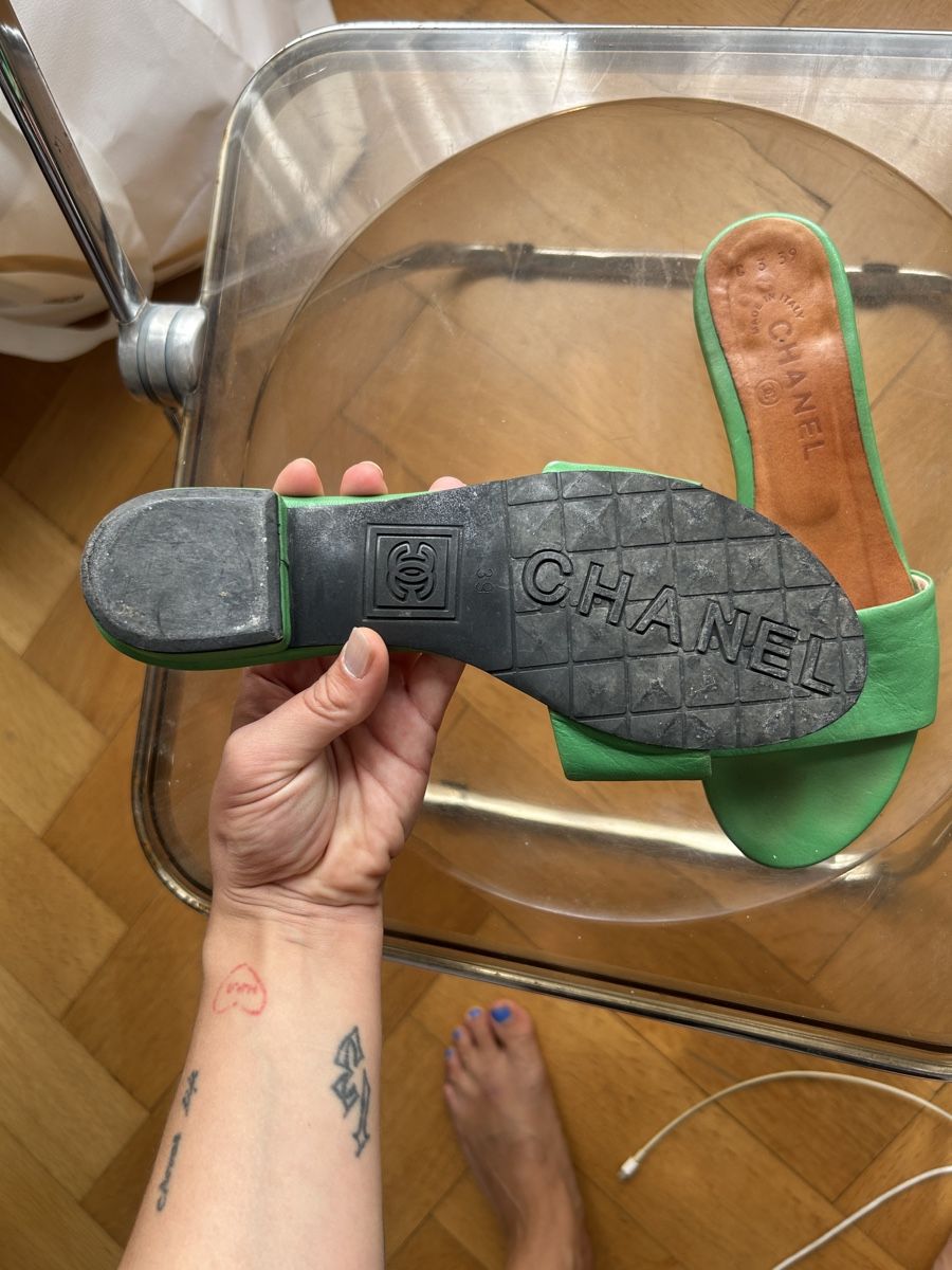 Chanel Scarpe da donna: Chanel slides – Usato da basel venduto da wastedworld 4