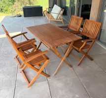 klappbarer Gartentisch und 4 Stühle (aus Holz)