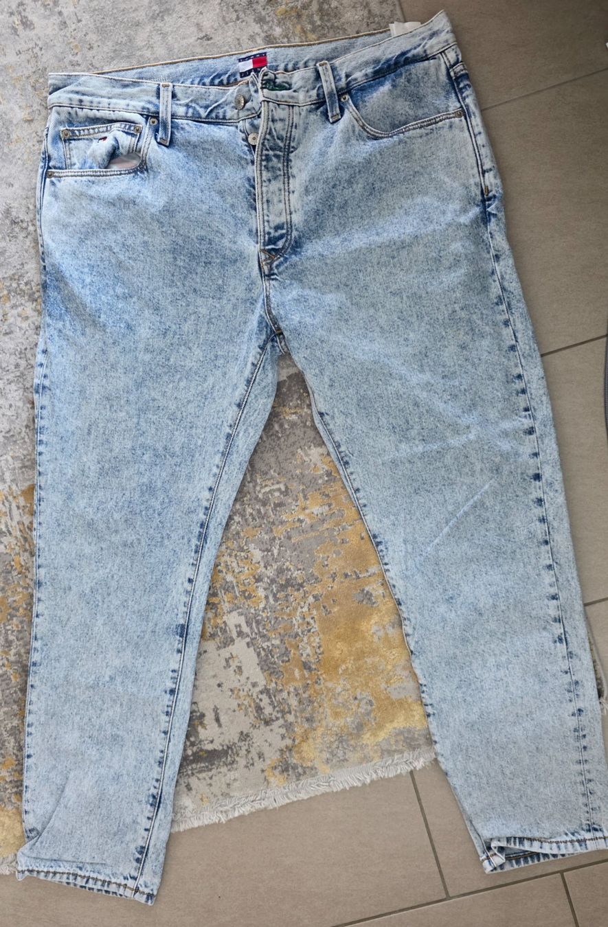 Tommy Hilfiger Jeans: Tommy Jeans 90s Capsule Collection – Gebraucht aus Winterthur von Karakartal90