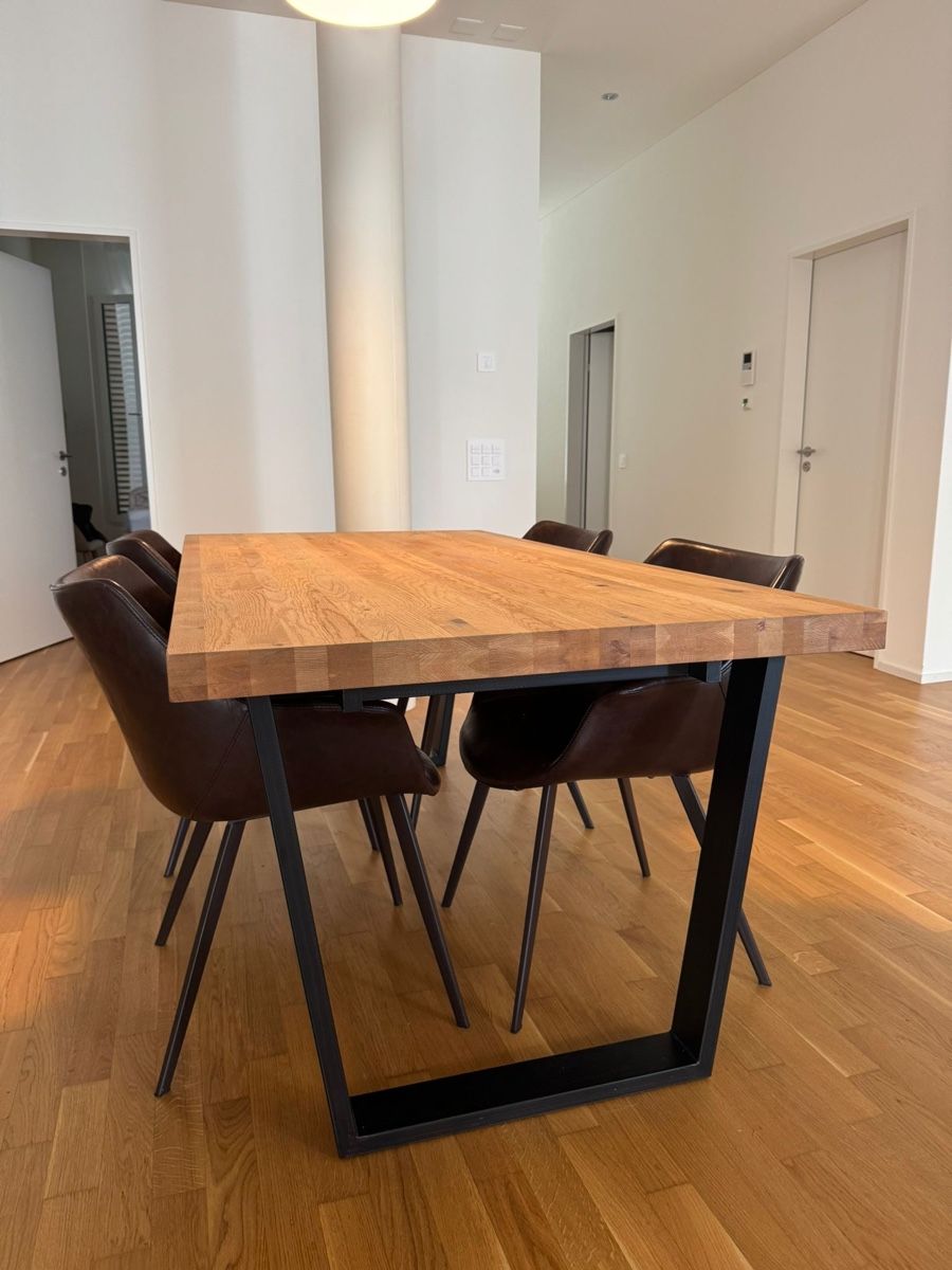 Pfister Tischset: Holztisch mit Stühlen – Gebraucht aus Altstätten SG von mon_nm2f 2