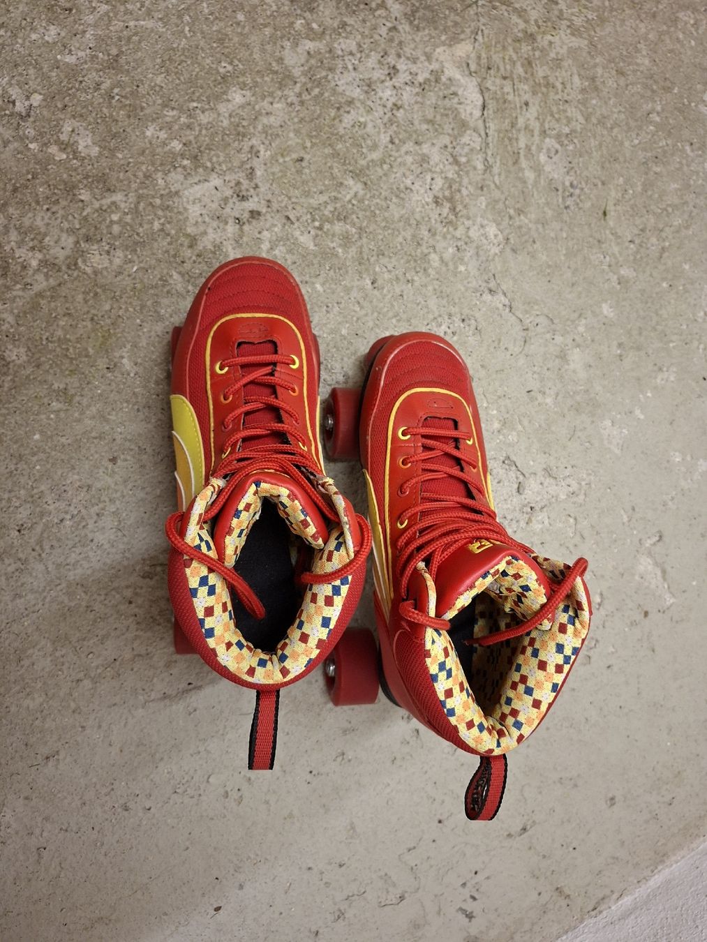 Pattini in linea & Pattini a rotelle: Retro Rollschuhe – Usato da Kollbrunn venduto da Faehnli 2