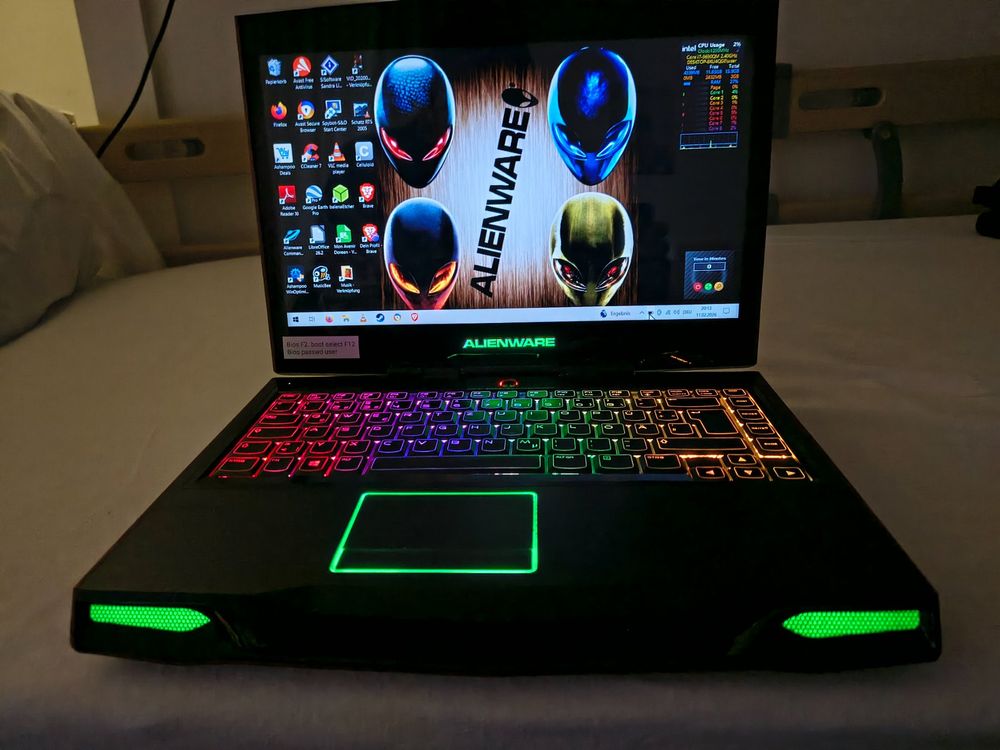Alienware M14X R2 mit 16GB / 2 SSD Festplatten , Accu NEU (Gebraucht ...