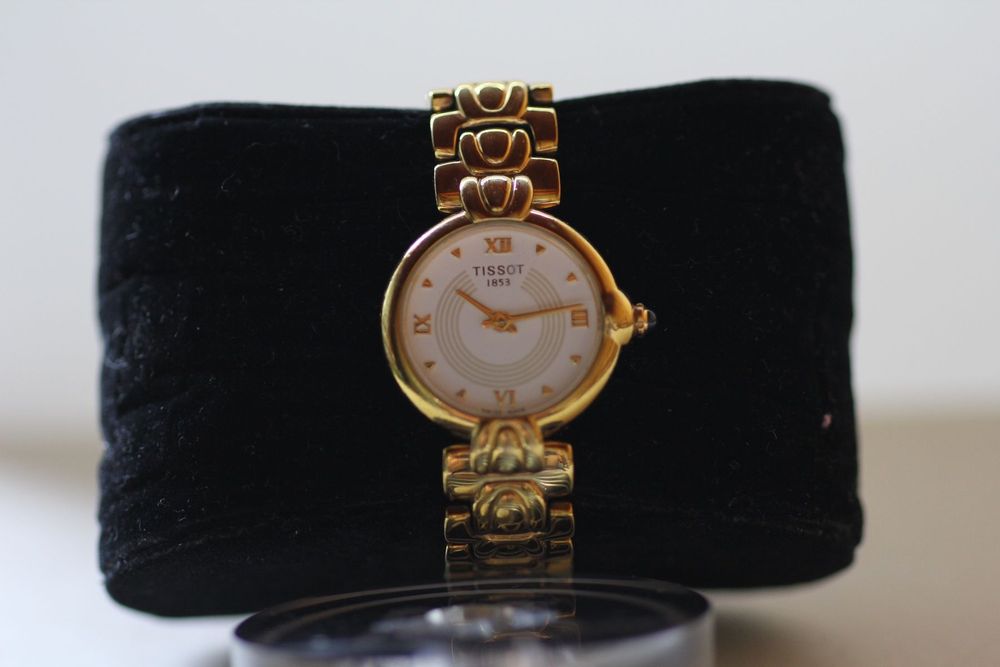 Montre Femme Ancienne Plaque Or Ronde Astree Incabloc Numéro Série 942 - Vintage 1920-1949