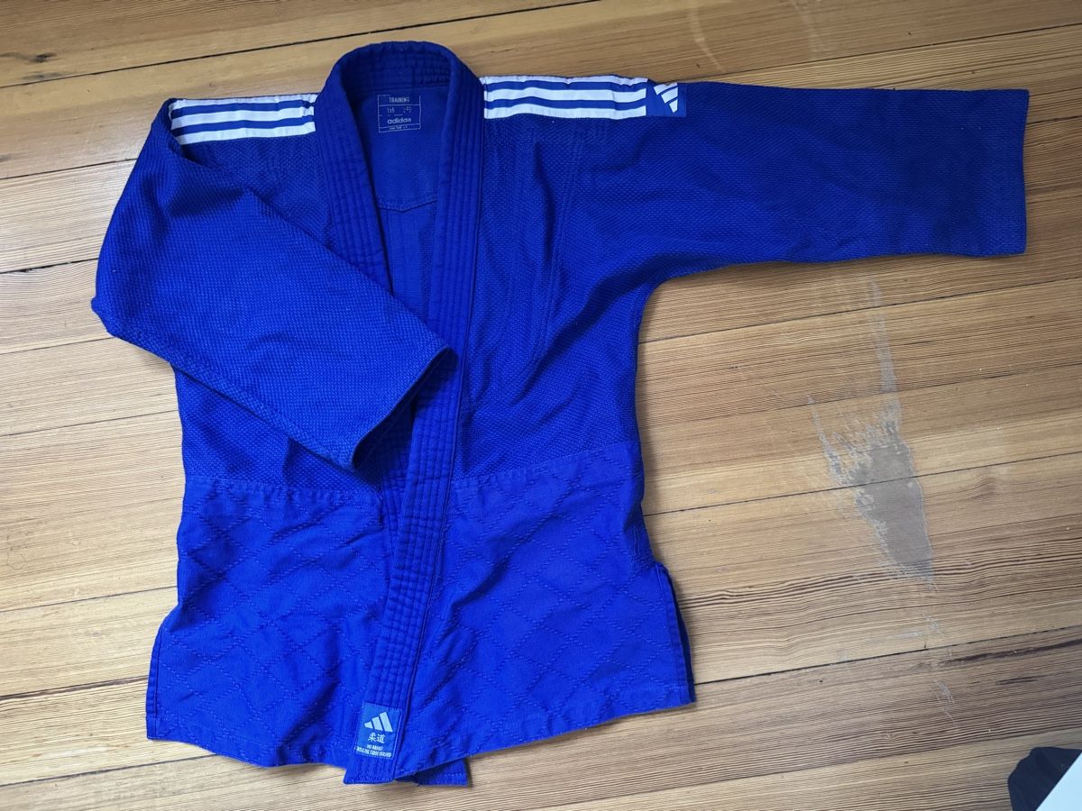 Kimono: Adidas Judogi blau, Grösse 150 – Usato da zürich venduto da goldklumpen