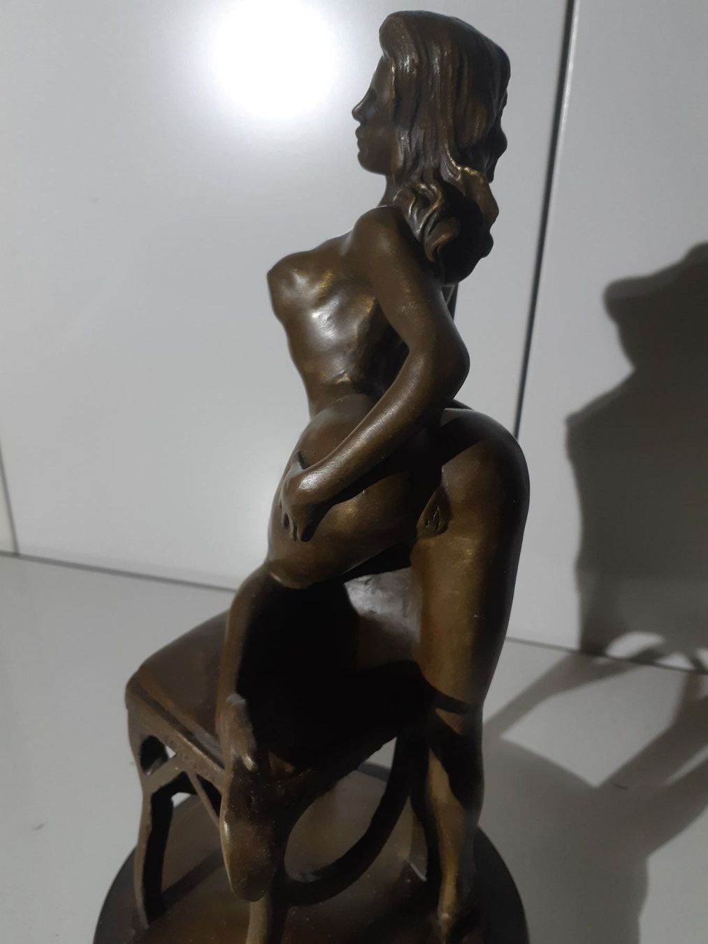 Sculture & Statue: Auf Stuhl knieender Bronze Akt – Usato da Grindelwald venduto da carro5 2