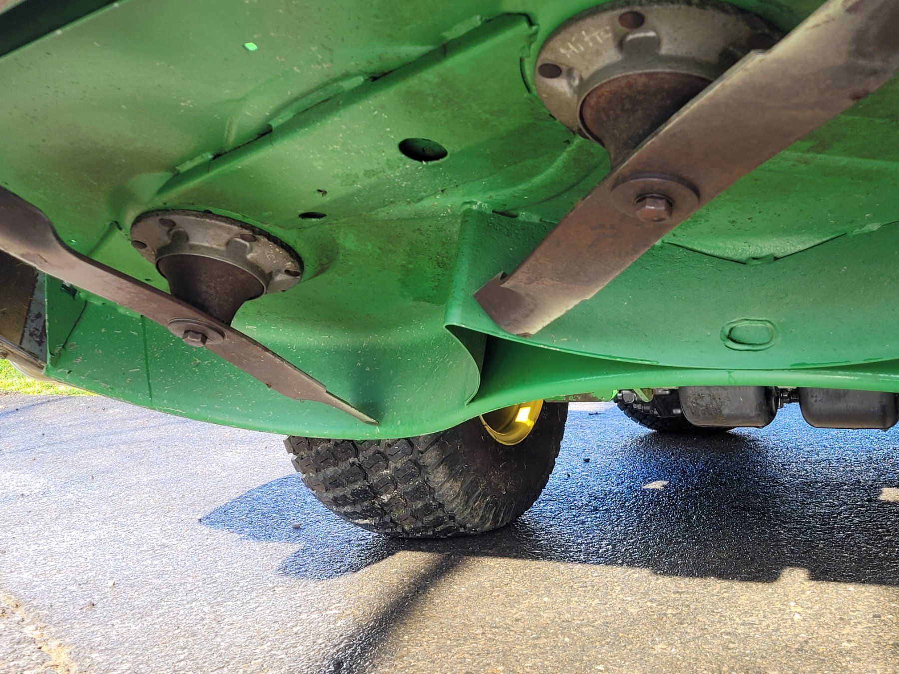 John Deere Tagliaerba: Aufsitzrasenmäher John deere 1565 4WD – Usato da Buttisholz venduto da Galaxi27 4